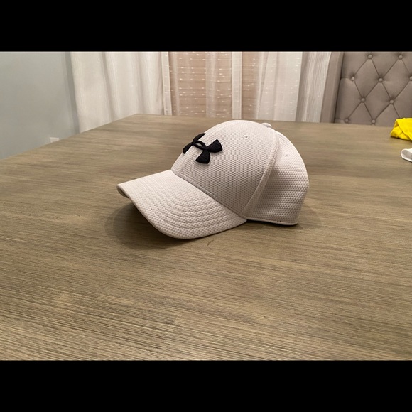 Under armour hat - Picture 2 of 4